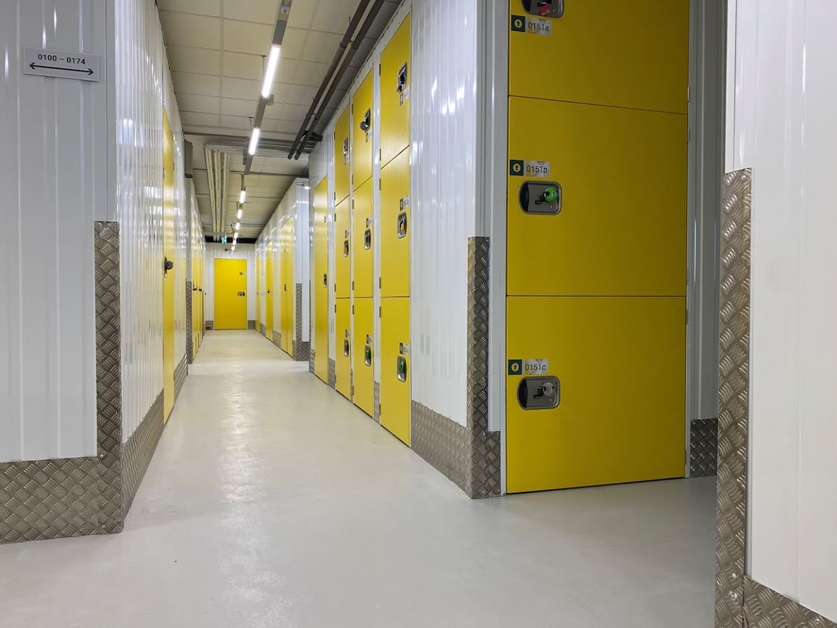 Storage lockers